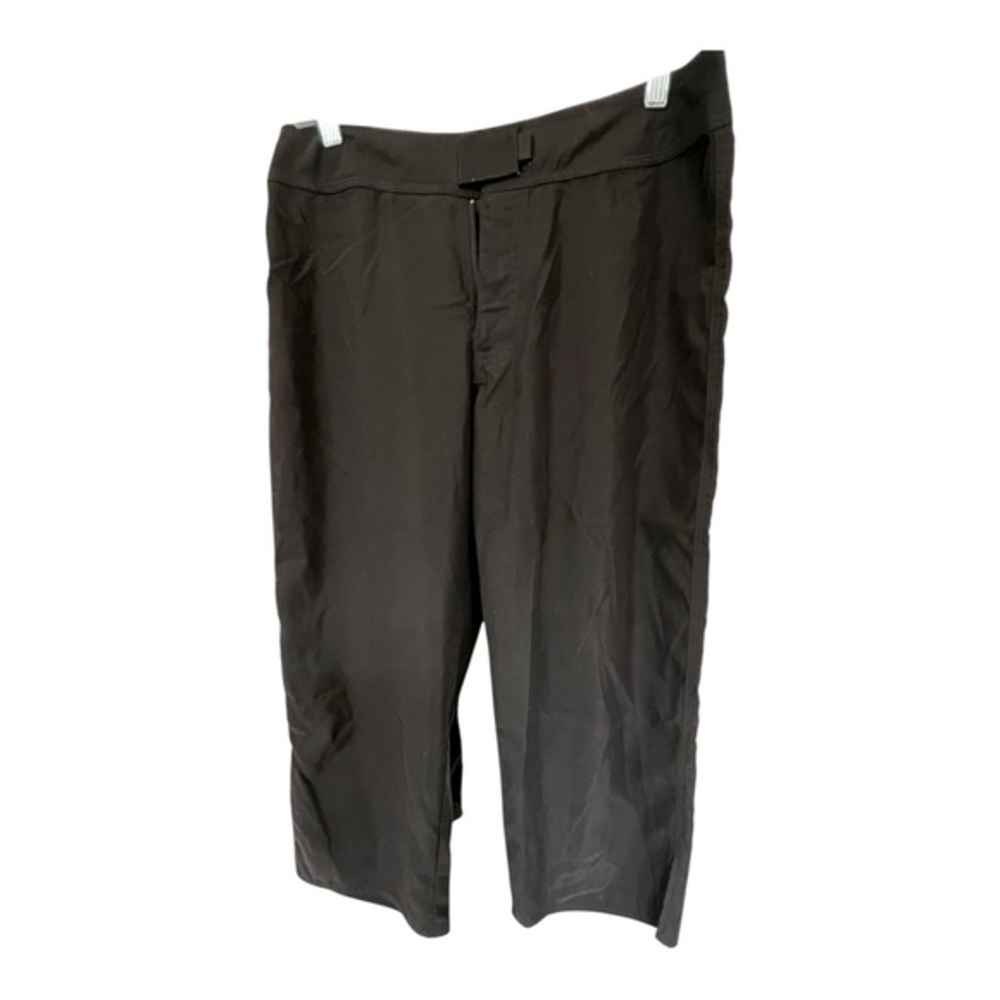 Patagonia women’s black Flat Front capri
